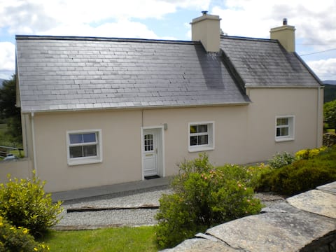 Traditional Cosy Farmhouse, Kenmare