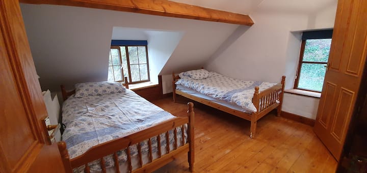 საძინებელი 2      - სუიტში.

"2 ერთადგილიანი საწოლი