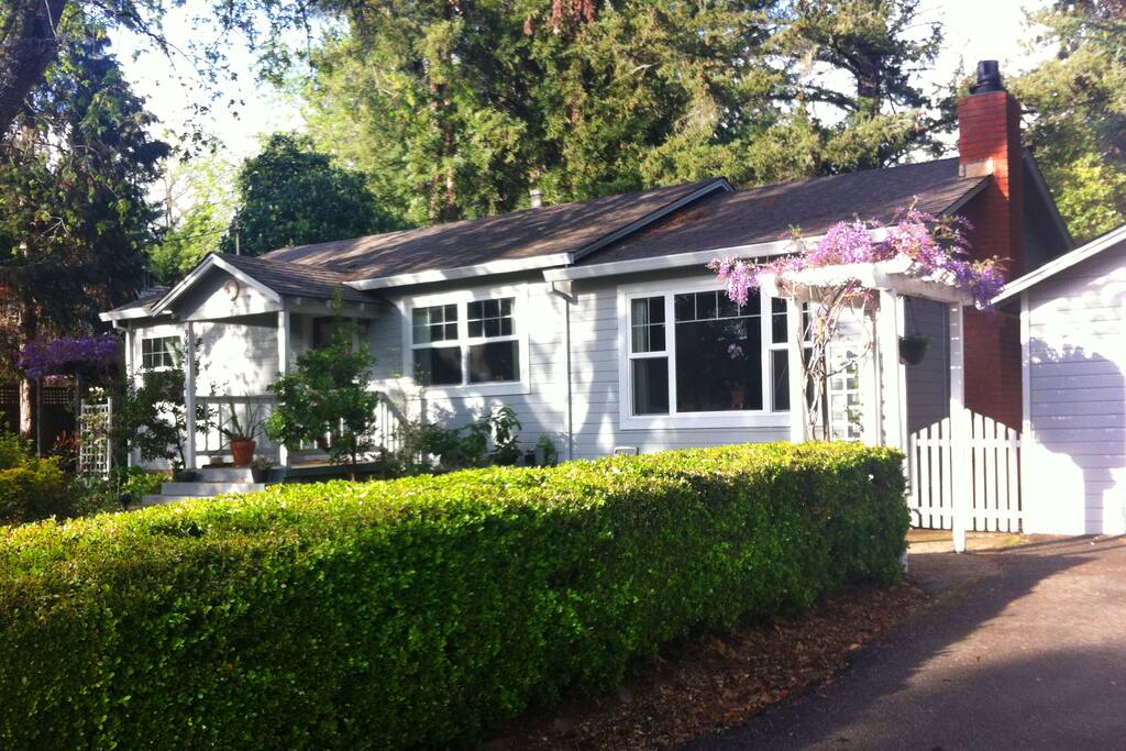Beautiful Wine Country Cottage Houses for Rent in Kenwood, California, United States