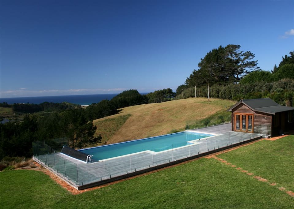 Private 15 m x 5 m infinity pool and Pool House