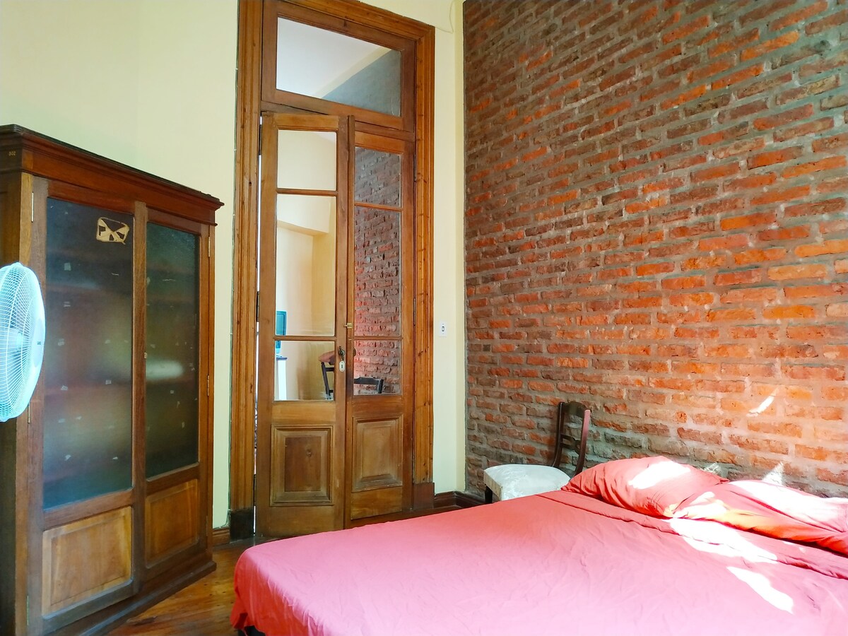 One-bedroom apartment with balcony in Almagro