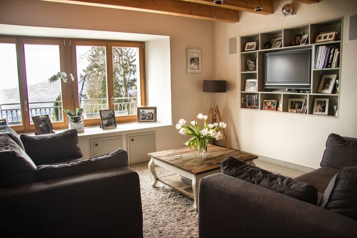 Luxury 4-bed house with stunning views! gallery image 5