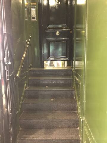 Specious 4 bedrooms apartment. Famous Harrods View gallery image 3