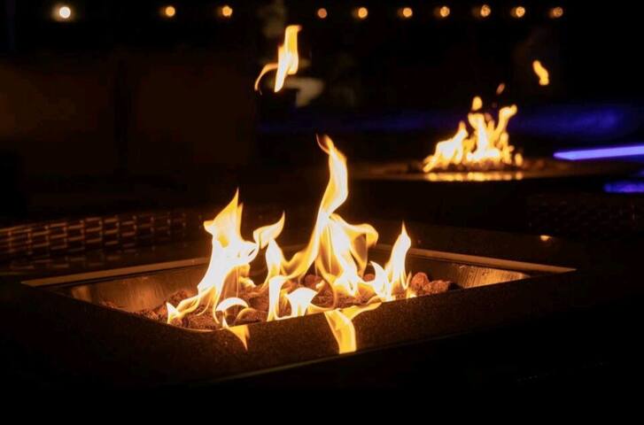 HUGE heated POOL HOT Tub 13 BEDs 3 BATHs gallery image 4