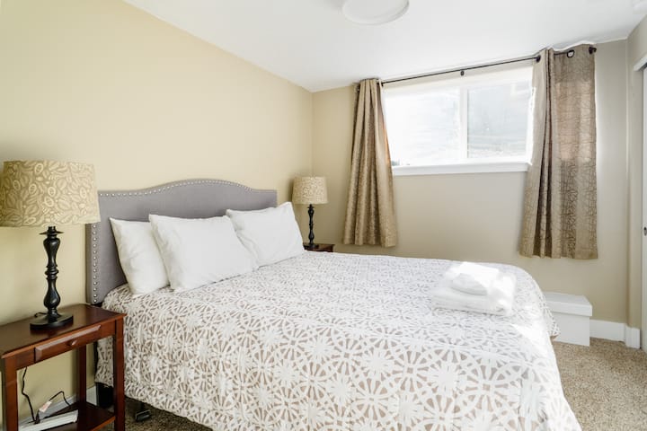 Soba s bračnim krevetom (160x200) na razini vrta