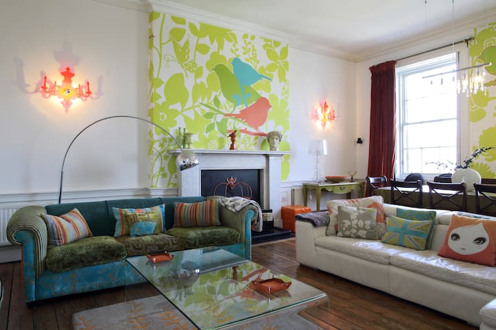 No19 The Apartment. Licence No: EH-70229-F