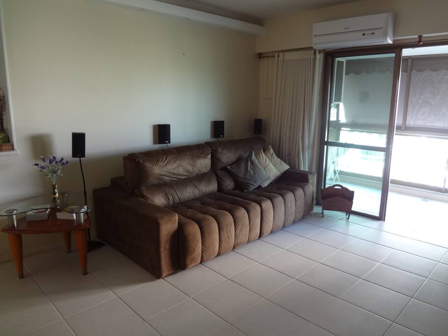 Sala com safá cama de casal(confort)