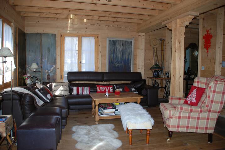 Bijou Chalet Town Centre `P’tit Coeur` gallery image 2