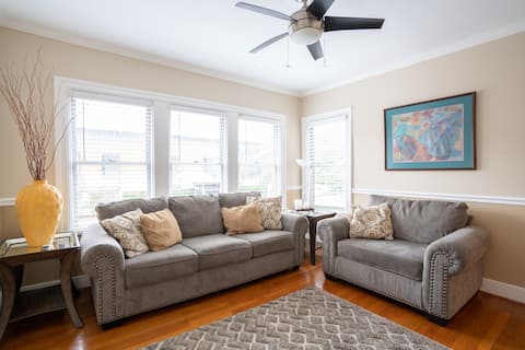 Popular Airbnb listing: Patti's Place-Montrose, tween Upper Kirby & Midtwn in Neartown Montrose