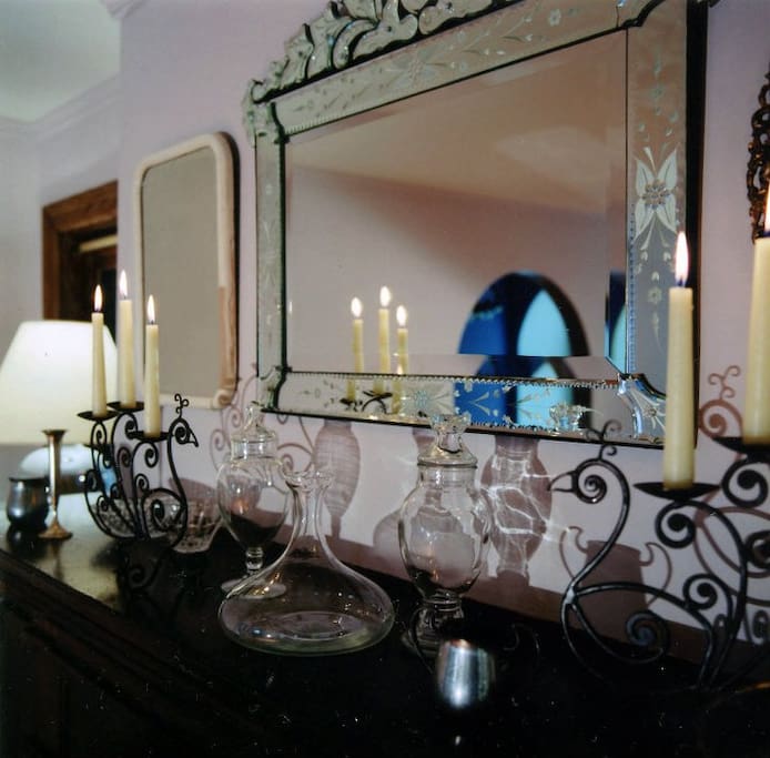 Living room Venetian mirror over the fireplace, by OK Design