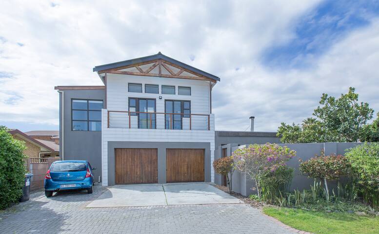 Modern, Spacious Beach Home in Tranquil Melkbos! gallery image 4