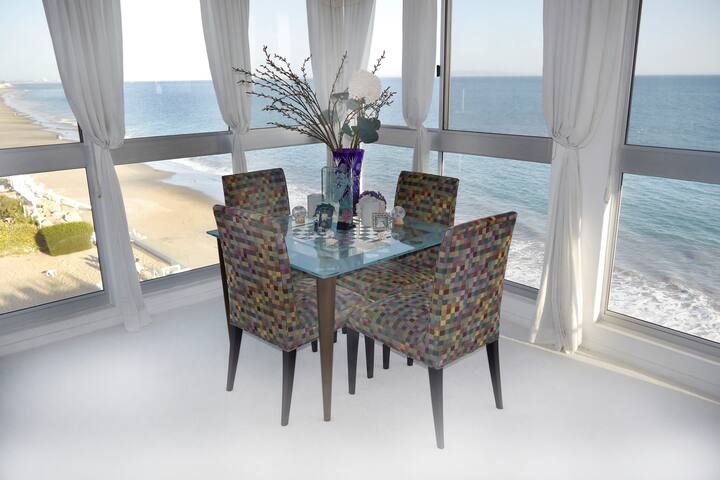 Malibu Oceanfront Luxury 2 Bedroom Penthouse. gallery image 4