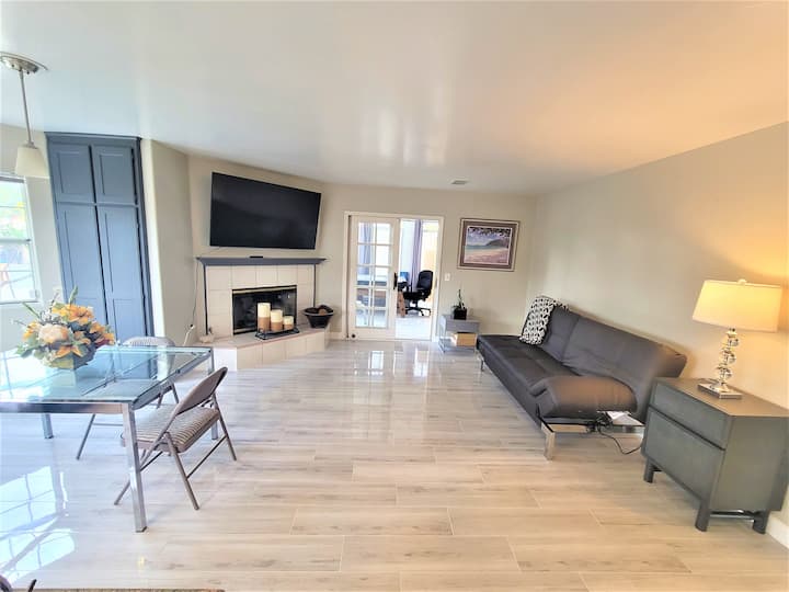 FAMILY ROOM WITH A SOFA BED 