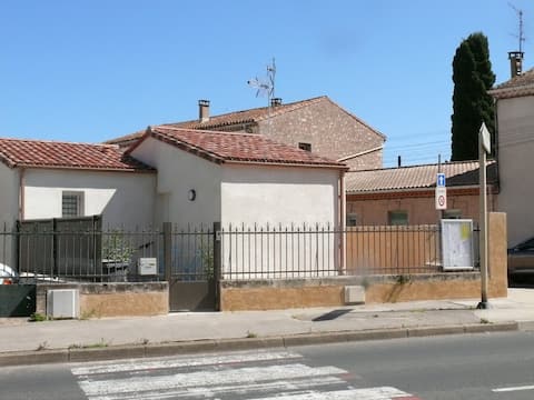 village house - 2 bathrooms - private parking