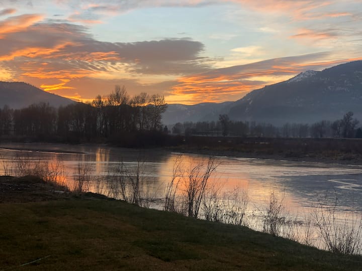 Beautiful Silo Chateau on the Clark Fork River! Farm stays for Rent