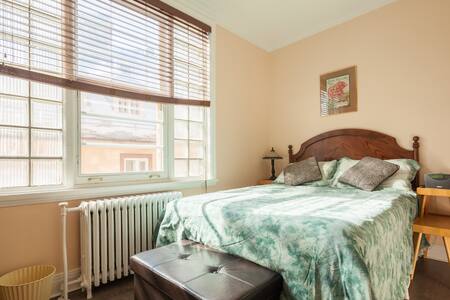 latin quarter studio old-quebec