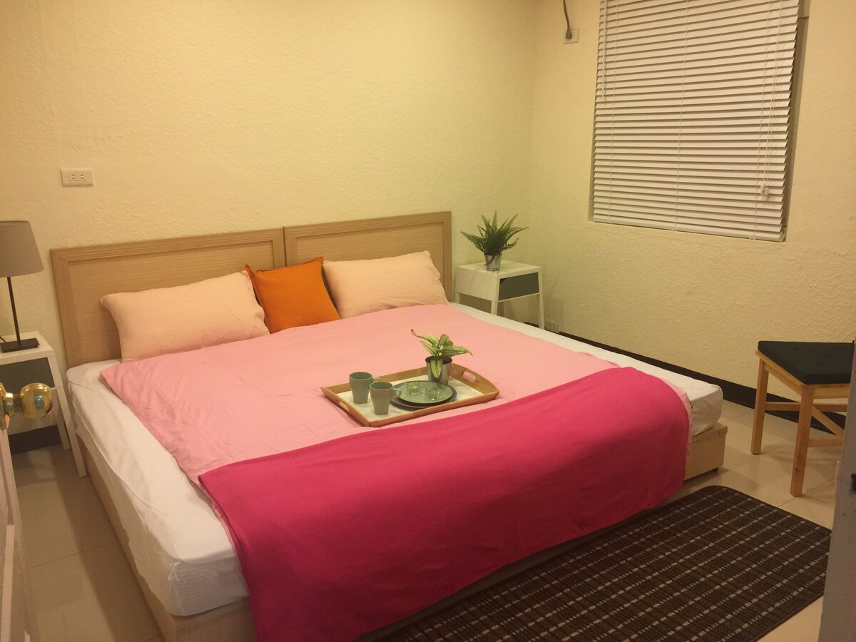 Habitación B: También se puede separar en dos camas individuales.(Consulta la siguiente imagen).