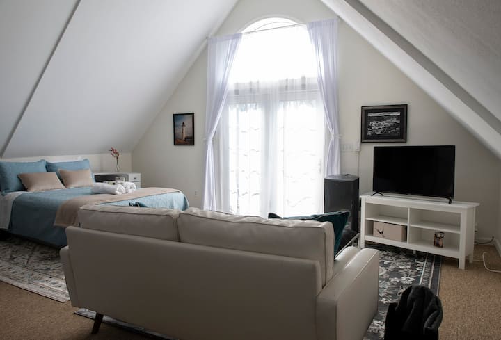 Modern, Naturally Lit Loft - Brockton, MA