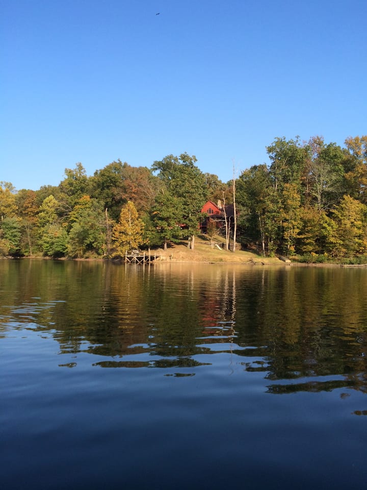 Cozy apt suite/lakefront/pool /near TN Safari Park Apartments for