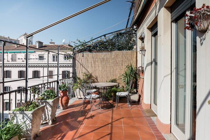 See Sunsets and Historic Landmarks from a Central Apartment gallery image 3