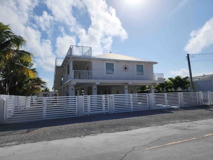 Beautiful Home On The Water In Key Largo. - Key Largo, FL