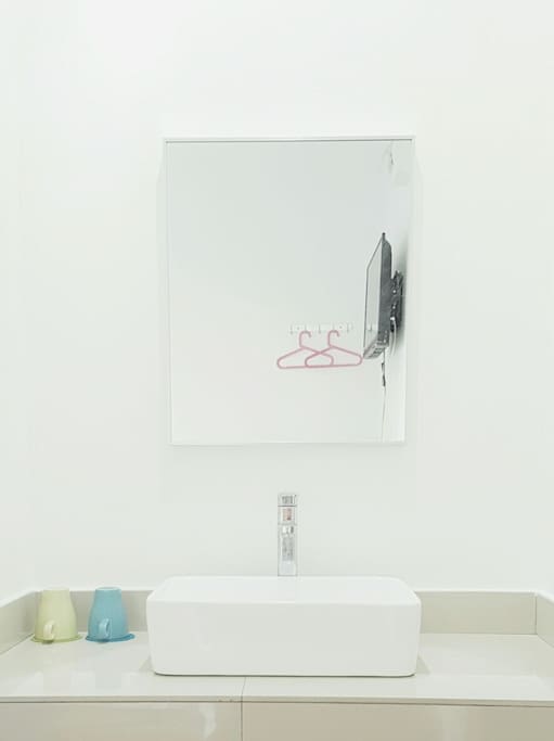 Basin with mirror