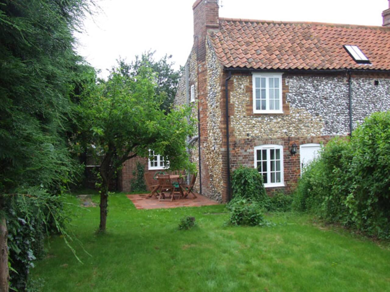 End Cottage Charming 2 Bedroom Flint Cottage Cottages For Rent