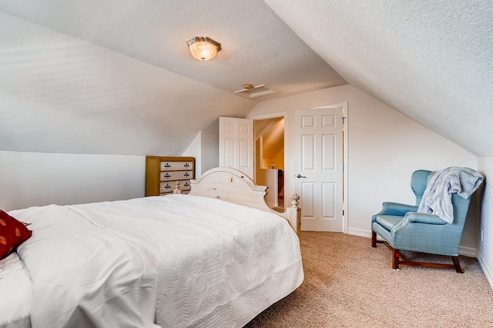 Kati 2 Dhoma kryesore e gjumit me krevat "California King"!