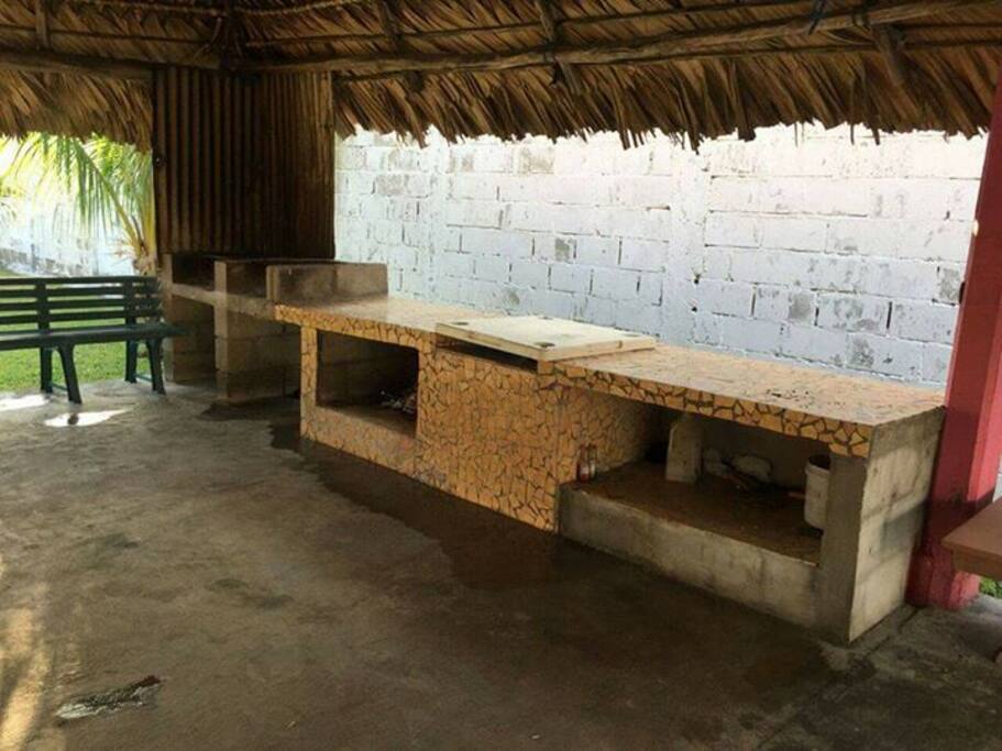 asador con su respectiva barra