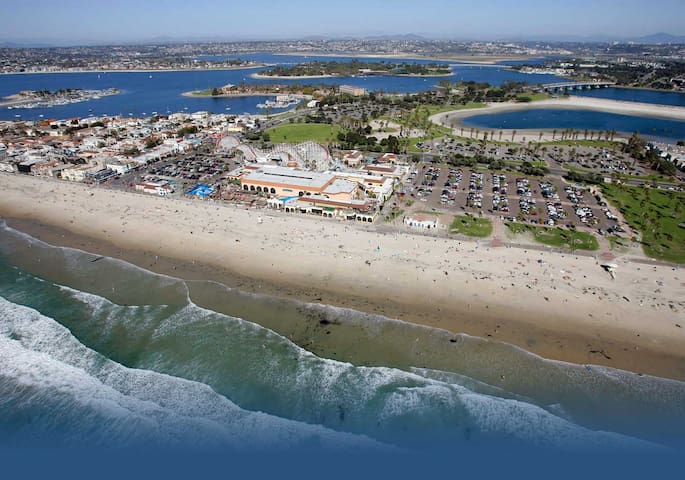 Fabulous Mission Beach Ocean Front Condo