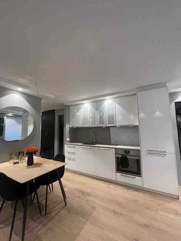 Central 2 bedroom apartment gallery image 5