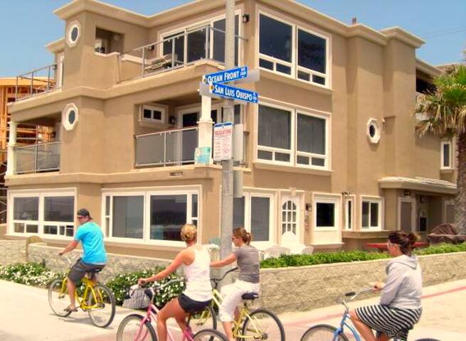 Fabulous Mission Beach Ocean Front Condo gallery image 2