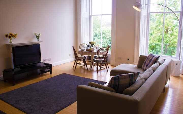 Fabulous Charing Cross Flat - Free Parking - Glasgow