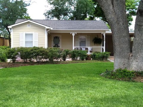 Top performing Airbnb: Lillie Marlene, A Step Back in Time. Walk to Main in Texas Hill Country