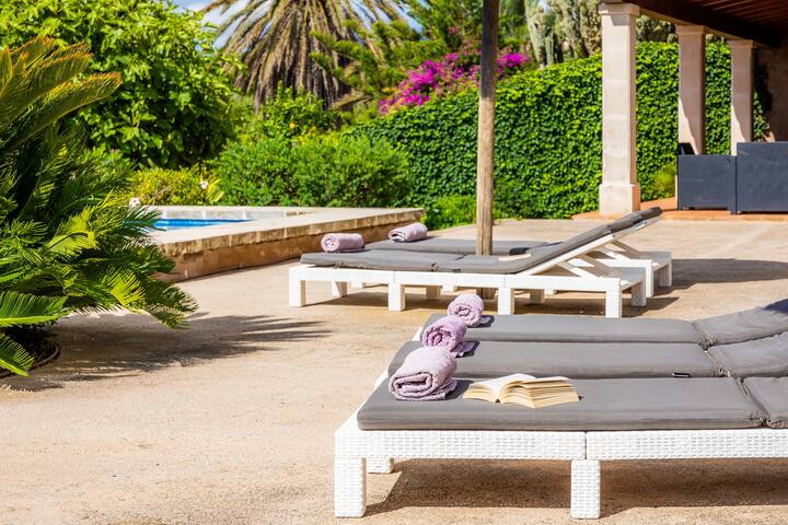 Cas Batlet Antonia gallery image 5