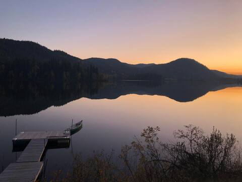 The Cottage at Hawkins Lake: a Waterfront Paradise