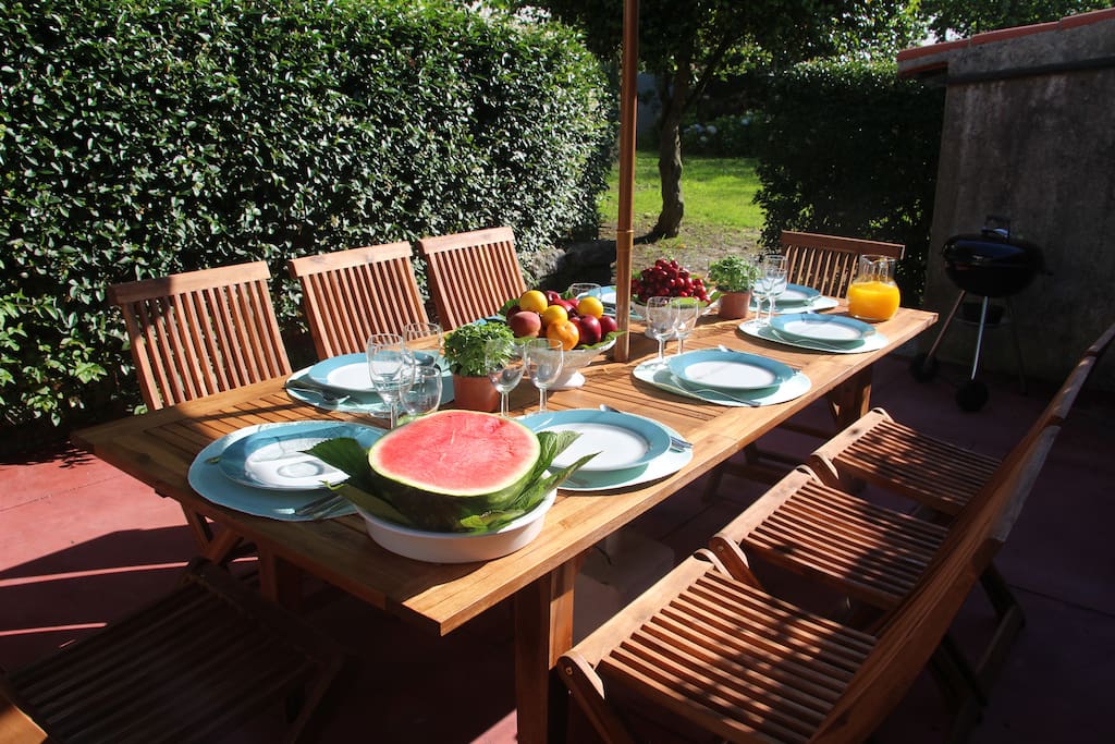 Breakfast outside?