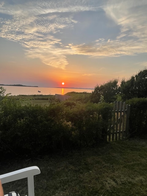 Lovely summer house in 1st row