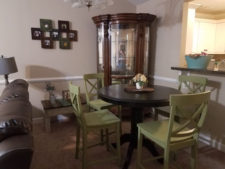 Kitchen eating area
