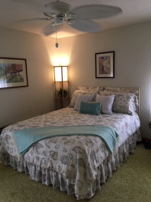 Queen sized private bedroom