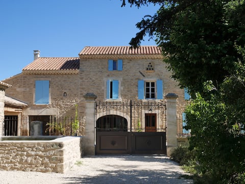 Independent cottage on traditional Provence Domain