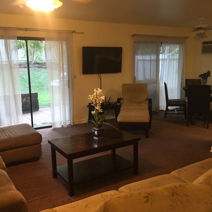 Aircon in main house,flat screen w/many stations,WIFI,NETFLIX