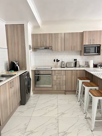 Big Bay Luxury 2 bedroom apartment near the sea gallery image 3