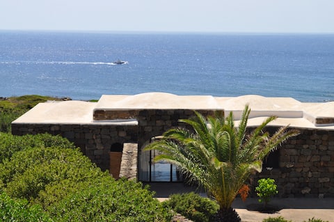 50 meters from the sea for families with children