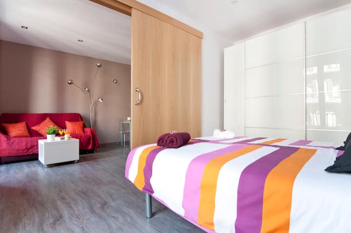 ห้องนอนแยกต่างหากมีประตูบานเลื่อน