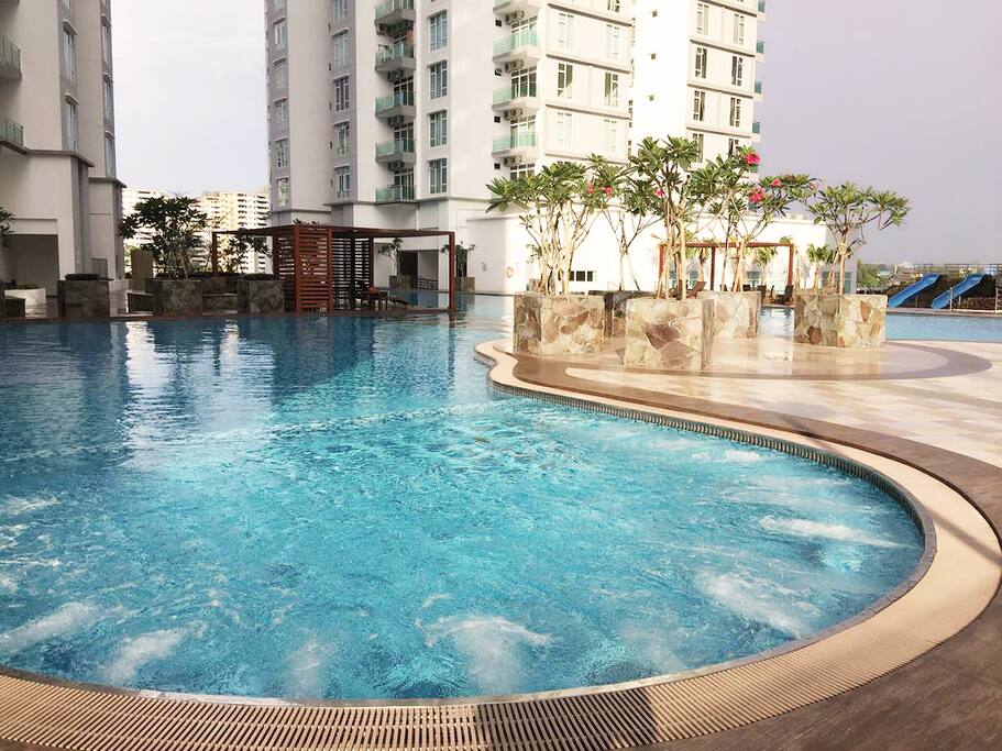 Swimming Pool Jacuzzi