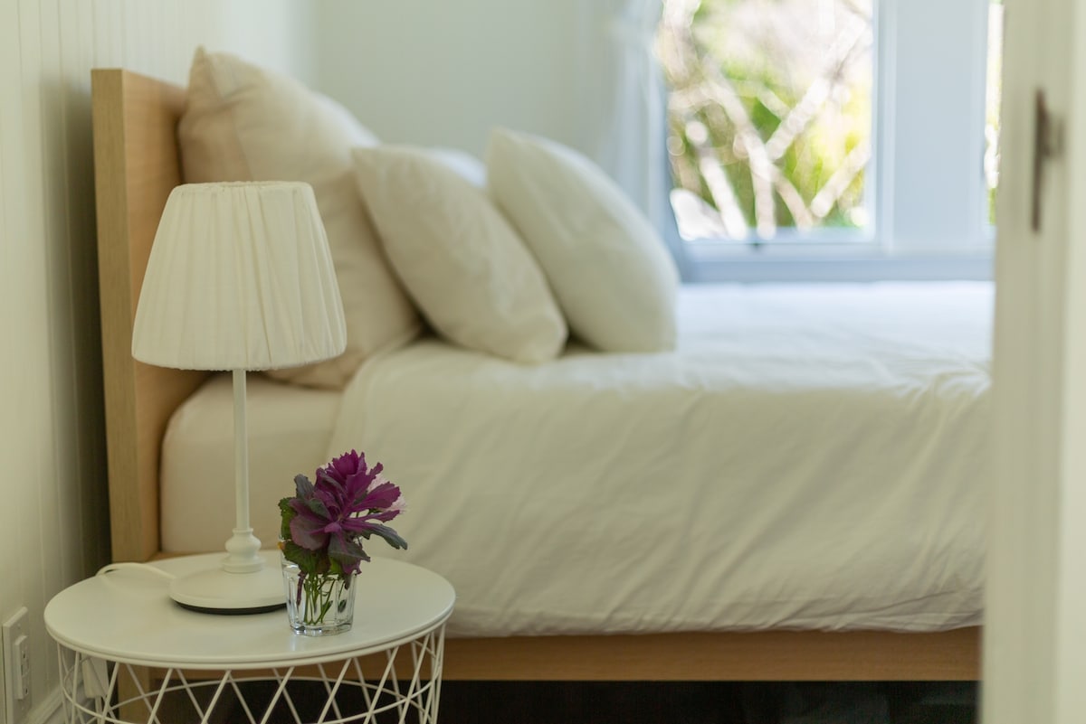 חדר שינה ראשי עם מזרן ויסקו קינג סייז 