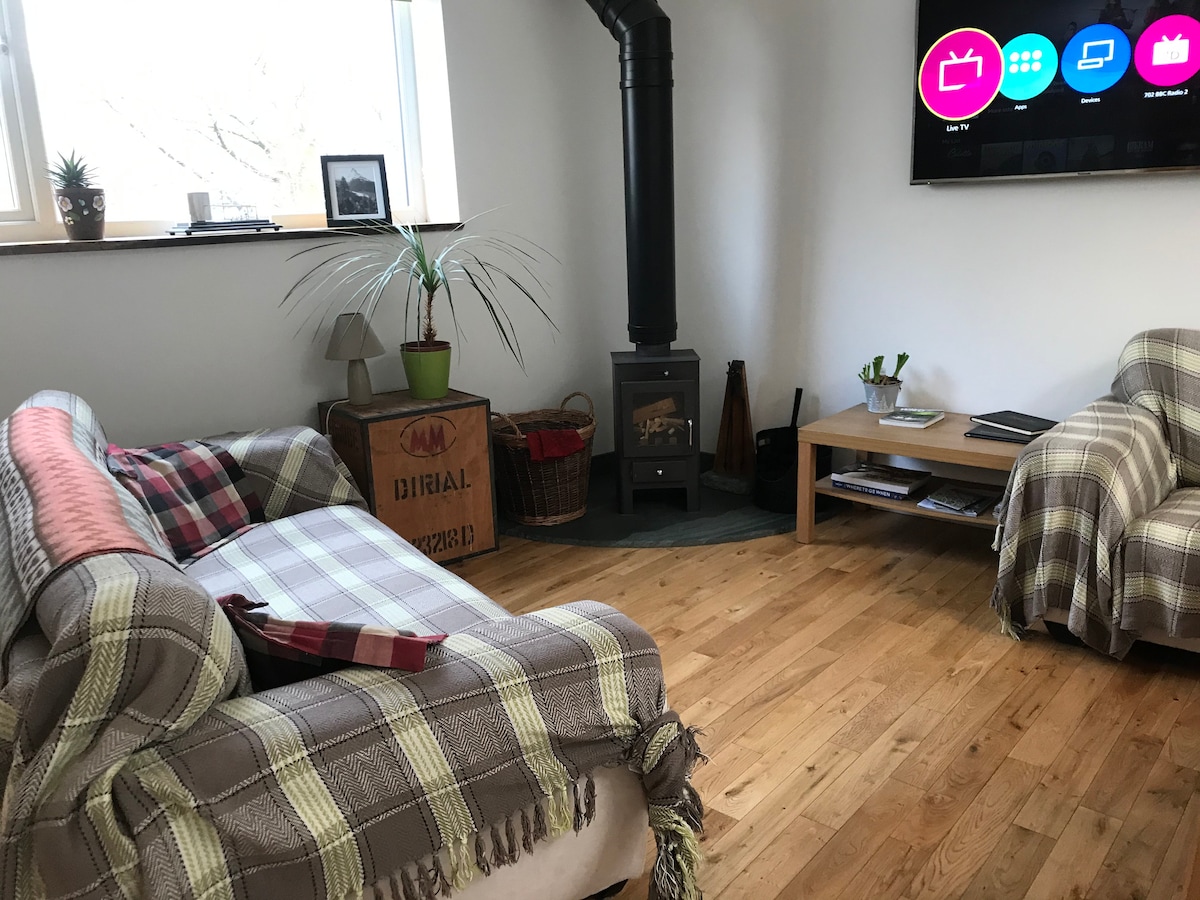 Top Airbnb: Beautiful, central one bed apartment with parking in Keswick