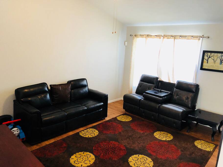 Living room (2nd angle)
