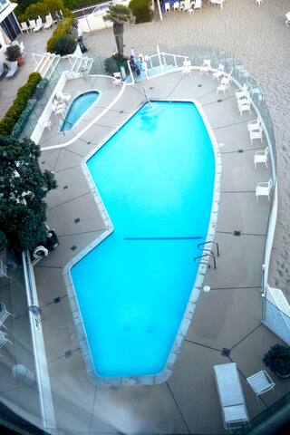 Malibu Oceanfront Luxury 2 Bedroom Penthouse. gallery image 5